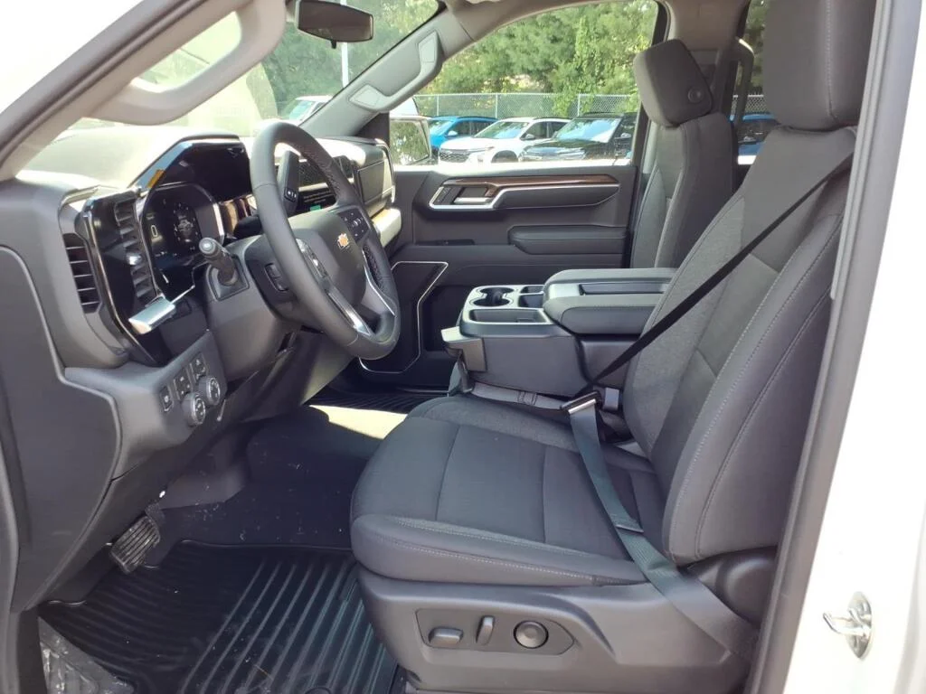 New 2026 Summit White Chevrolet LT image 7