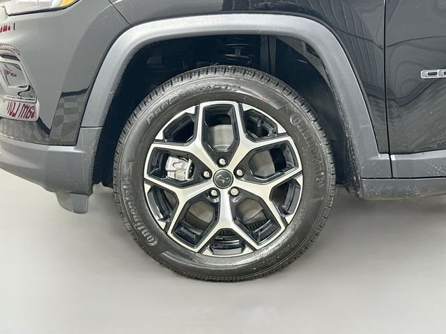 New 2026 Diamond Black Crystal Pearl-Coat Exterior Paint Jeep Limited image 28