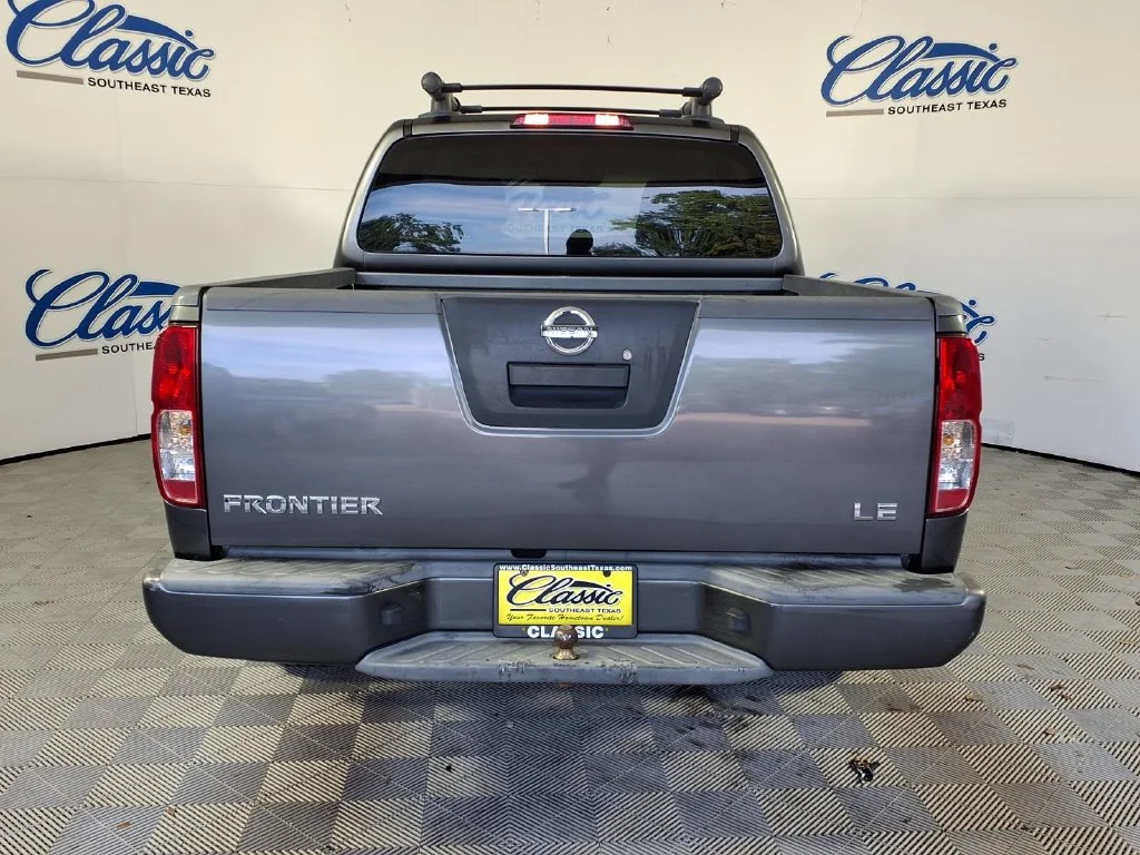 Used 2008 Gray Nissan LE image 6