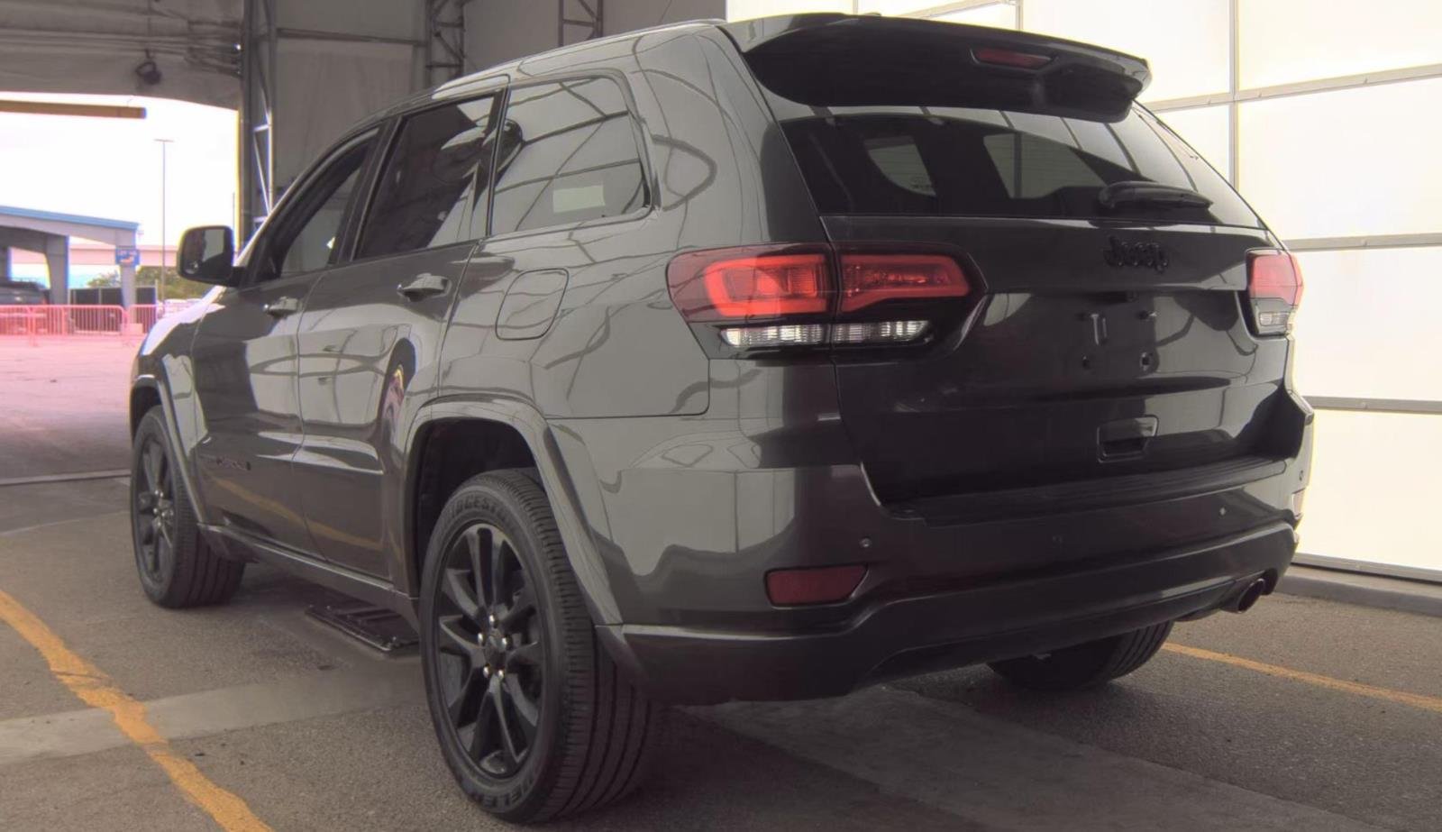 Used 2021 Granite Crystal Metallic Clearcoat Jeep Laredo X image 3