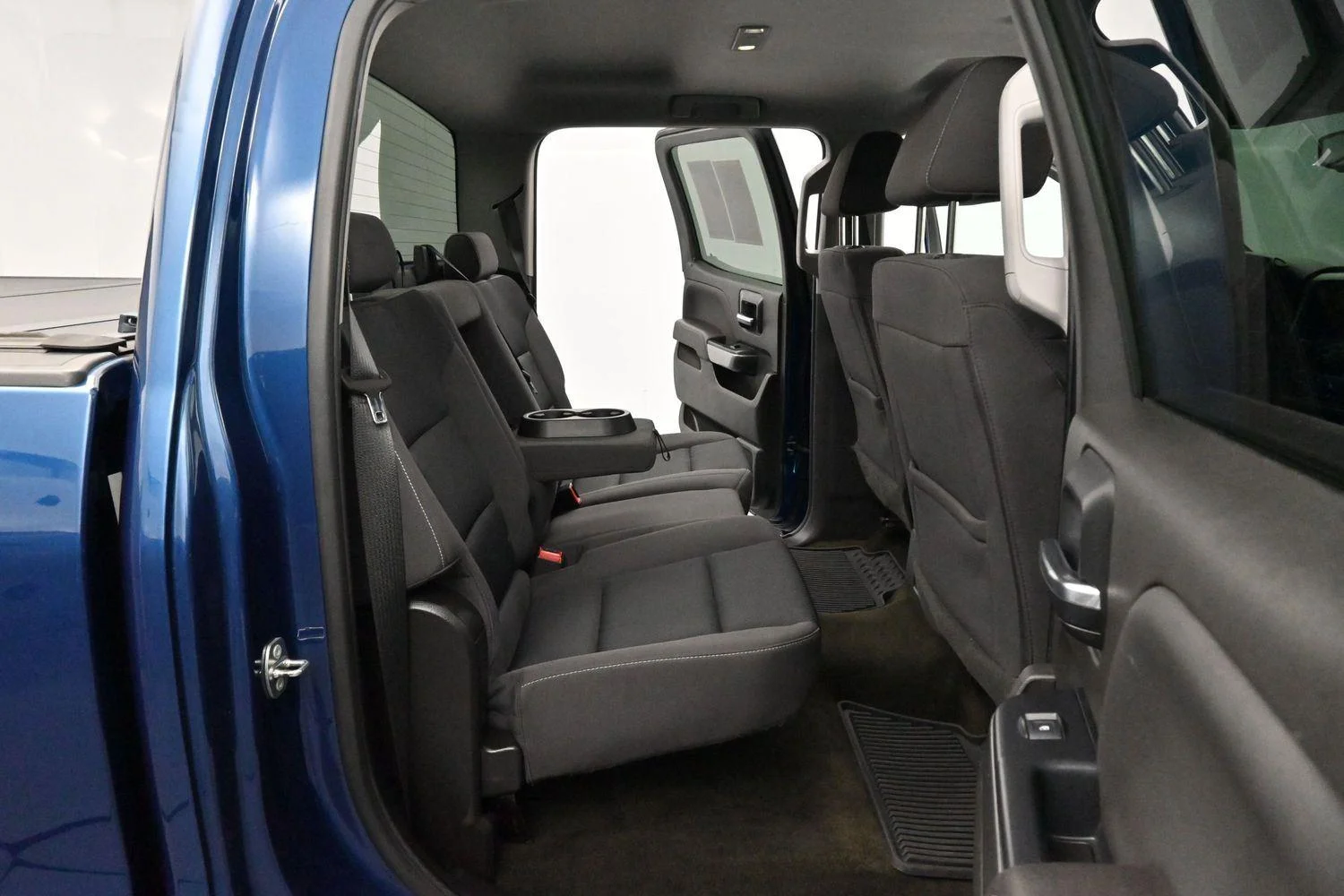 Used 2018 Deep Ocean Blue Metallic Chevrolet LT image 31
