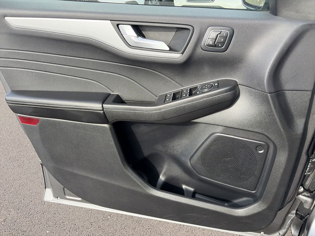 Used 2025  Ford Platinum image 13