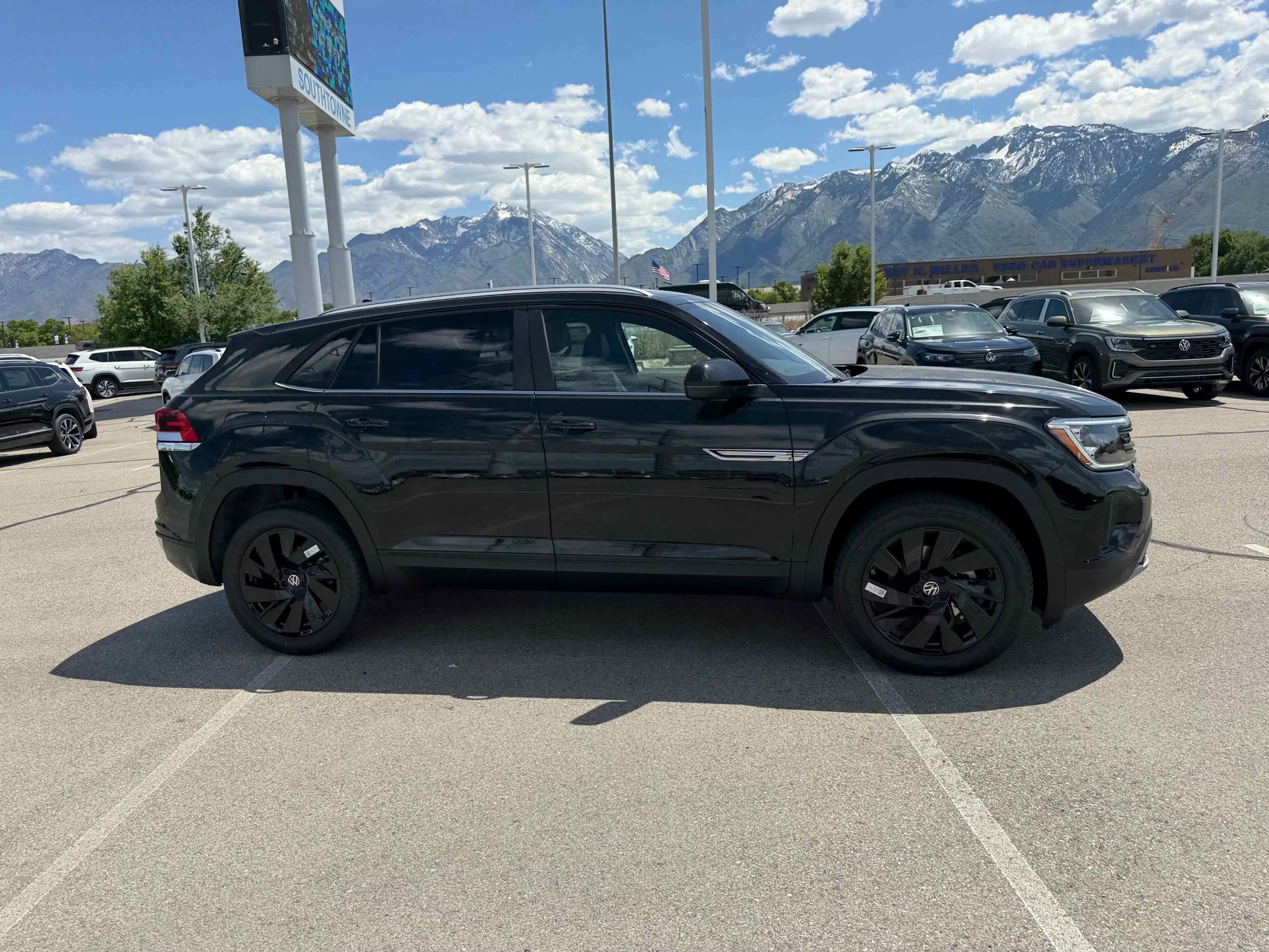 New 2026 Deep Black Volkswagen 2.0T SE w/Technology image 8