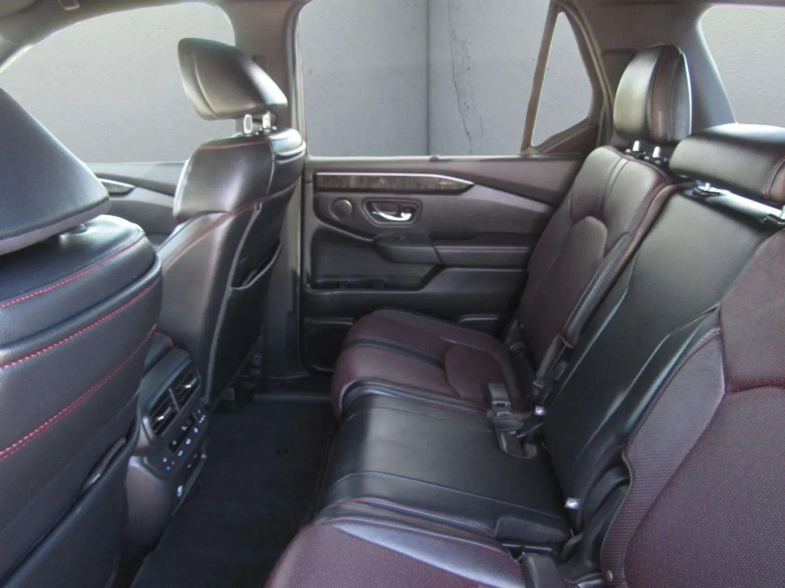 Certified Used 2025 Modern Steel Metallic Honda AWD Black Edition image 47