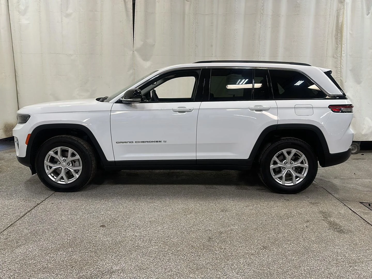Used 2023 Jeep Grand Cherokee Limited with VIN 1C4RJHBG9PC522504 for sale in Waconia, Minnesota