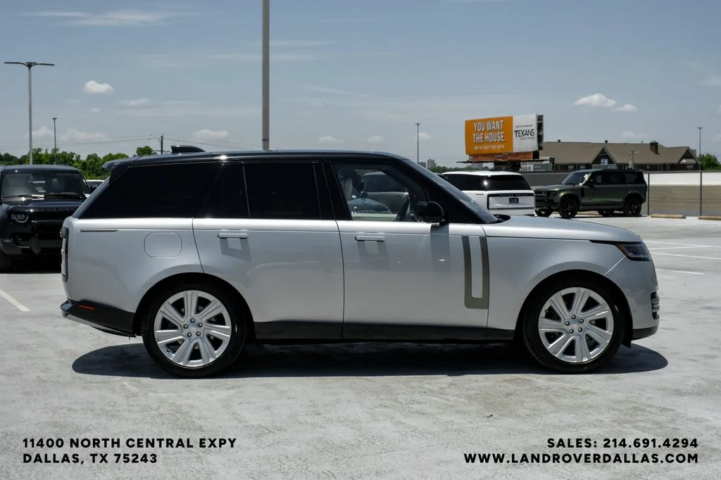 Used 2023 Hakuba Silver Metallic Land Rover SE image 5