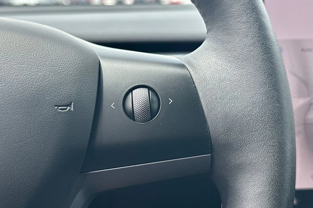 2023 Tesla Model Y Long Range - Photo 28