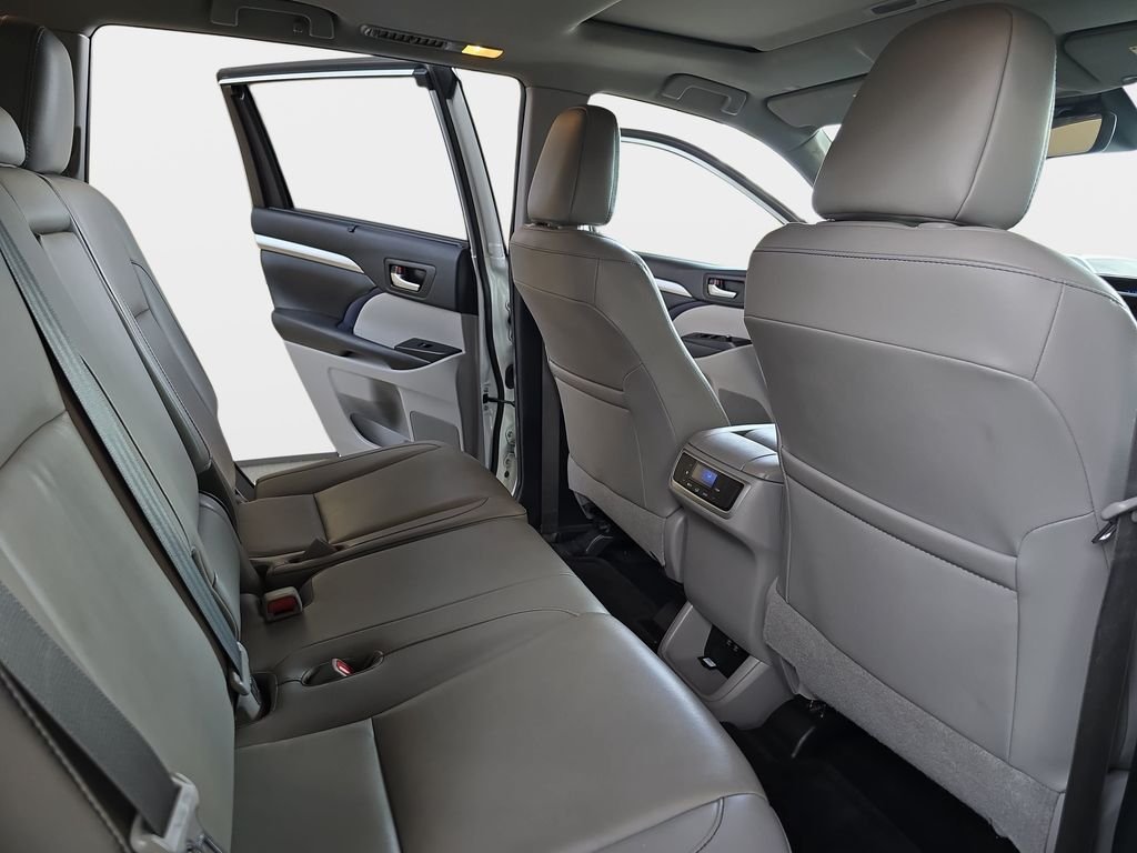 Used 2019 White Toyota XLE image 13