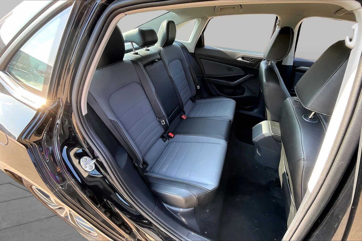 Used 2025 Monterey Blue Volkswagen SE image 18