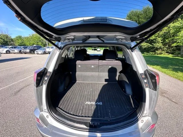 Used 2016 Silver Toyota XLE image 10