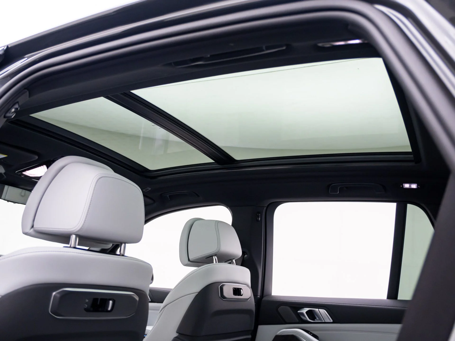 New 2026 Gray BMW xDrive50e image 19