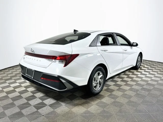 New 2026 White Hyundai SE image 3