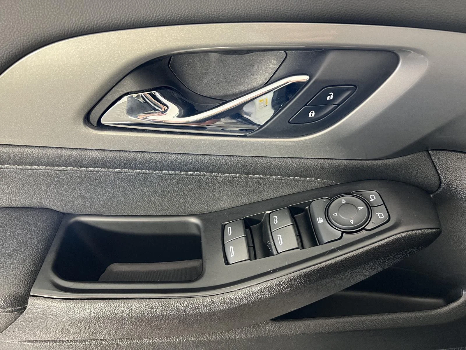 Used 2023 Summit White Chevrolet LT image 7