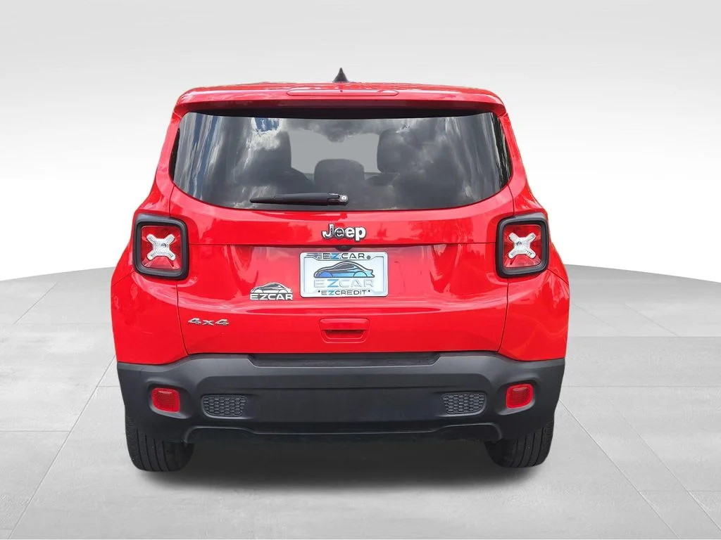 Used 2023 Red Jeep Latitude image 12