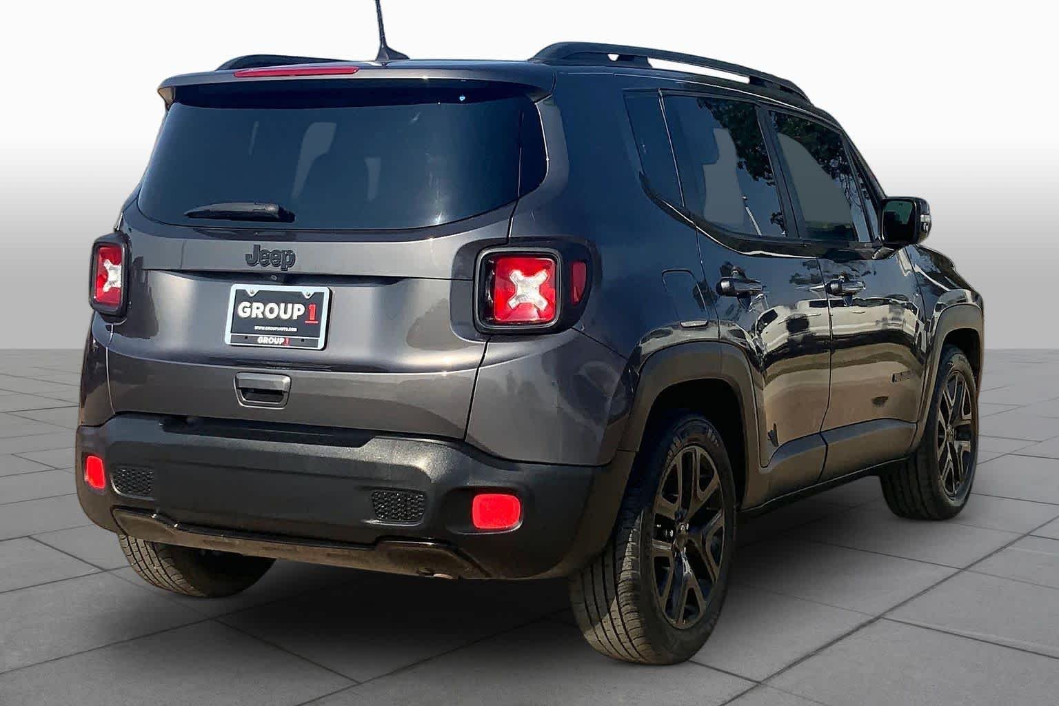 Used 2018 Granite Crystal Metallic Clearcoat Jeep Altitude image 13