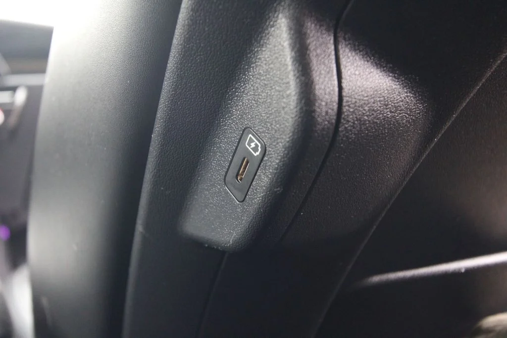 Used 2023 Black Kia Wind image 38