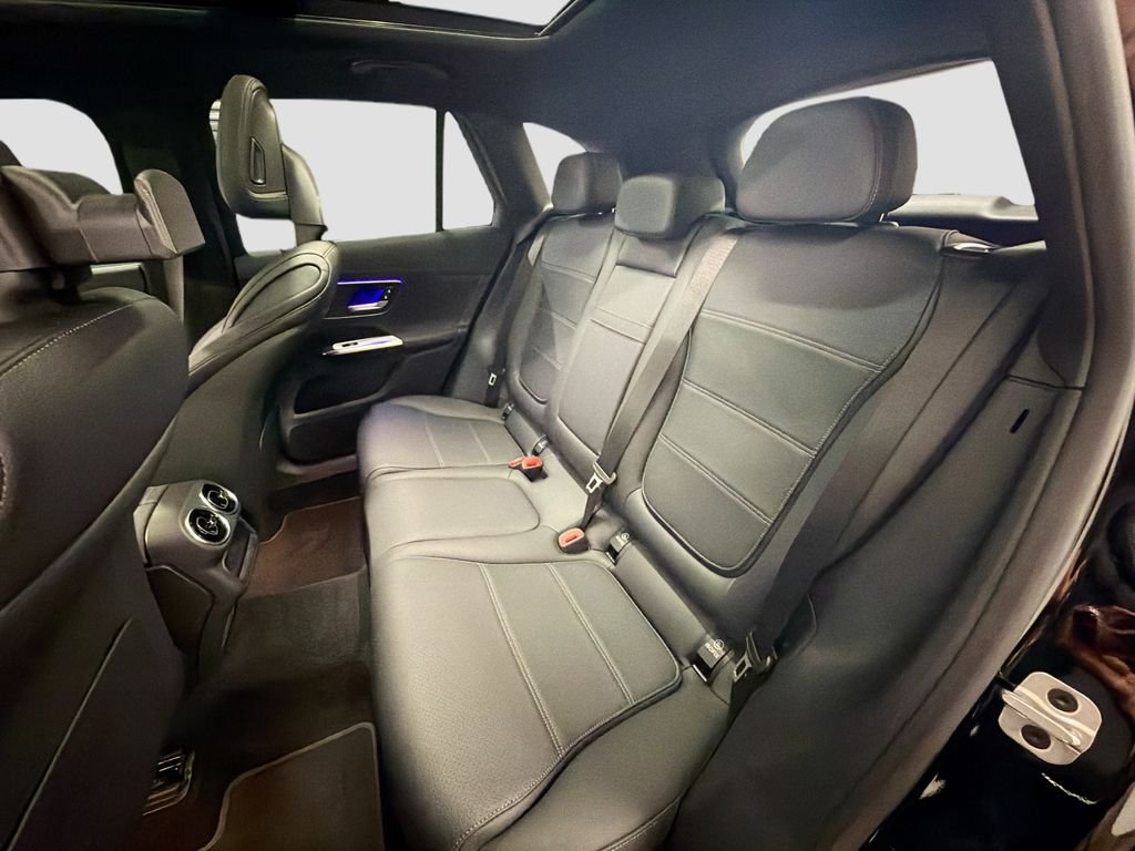Used 2025 Black Mercedes-Benz GLC 300 image 25