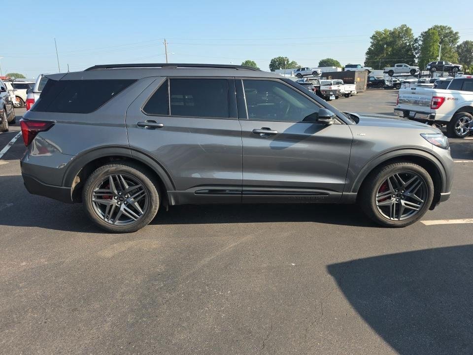 Used 2025 Carbonized Gray Ford ST-Line image 4