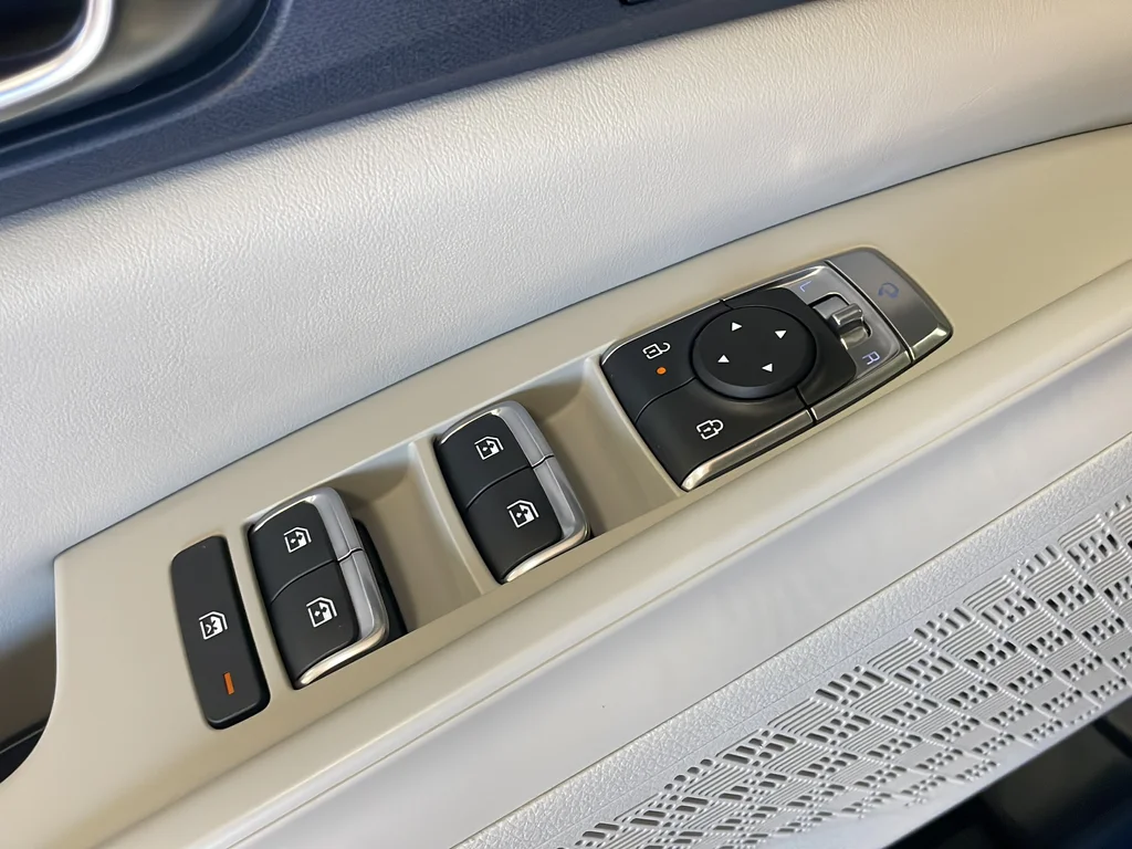 Used 2025 Gray Kia SX image 39