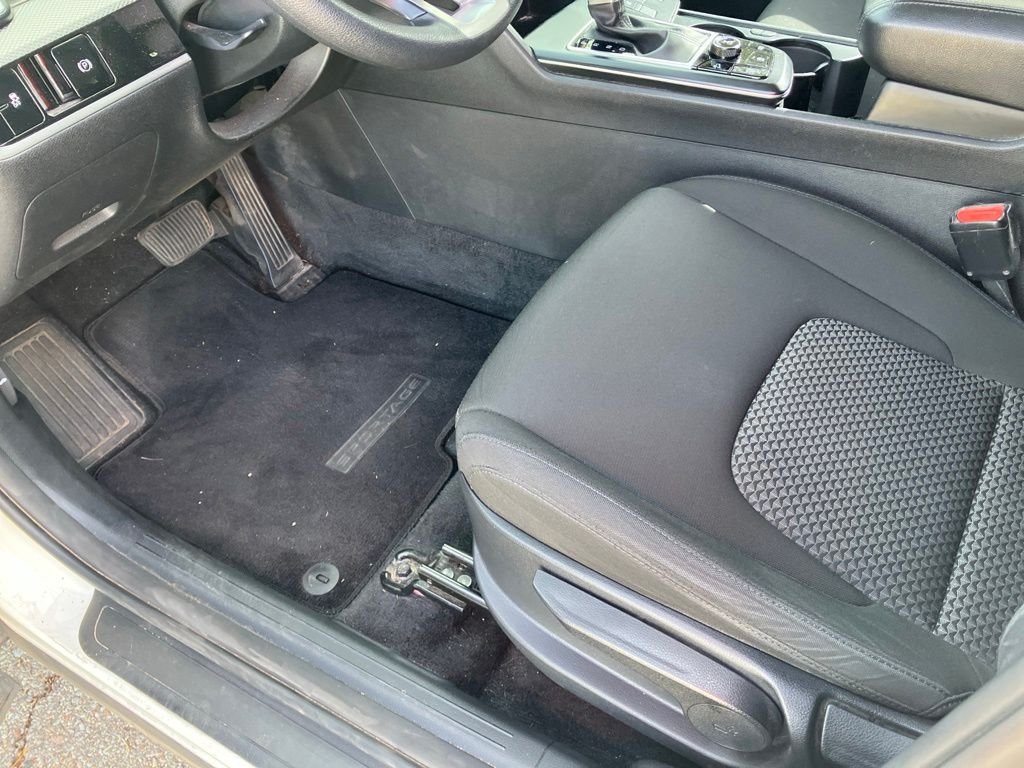 Used 2023 White Kia LX image 9