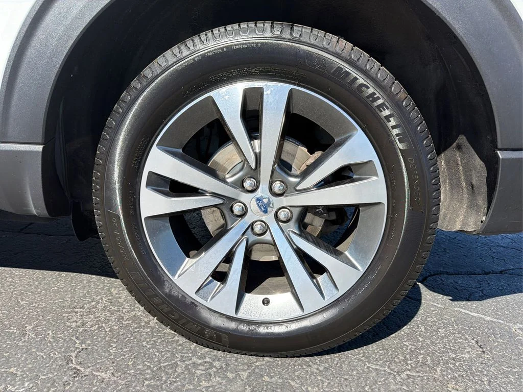 Used 2020 White Metallic Ford Platinum image 24
