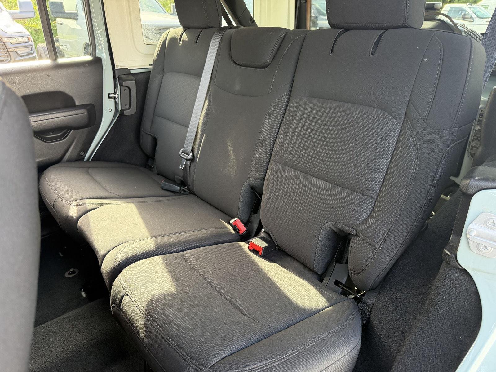 Used 2023 Earl Clearcoat Jeep Sport S image 18