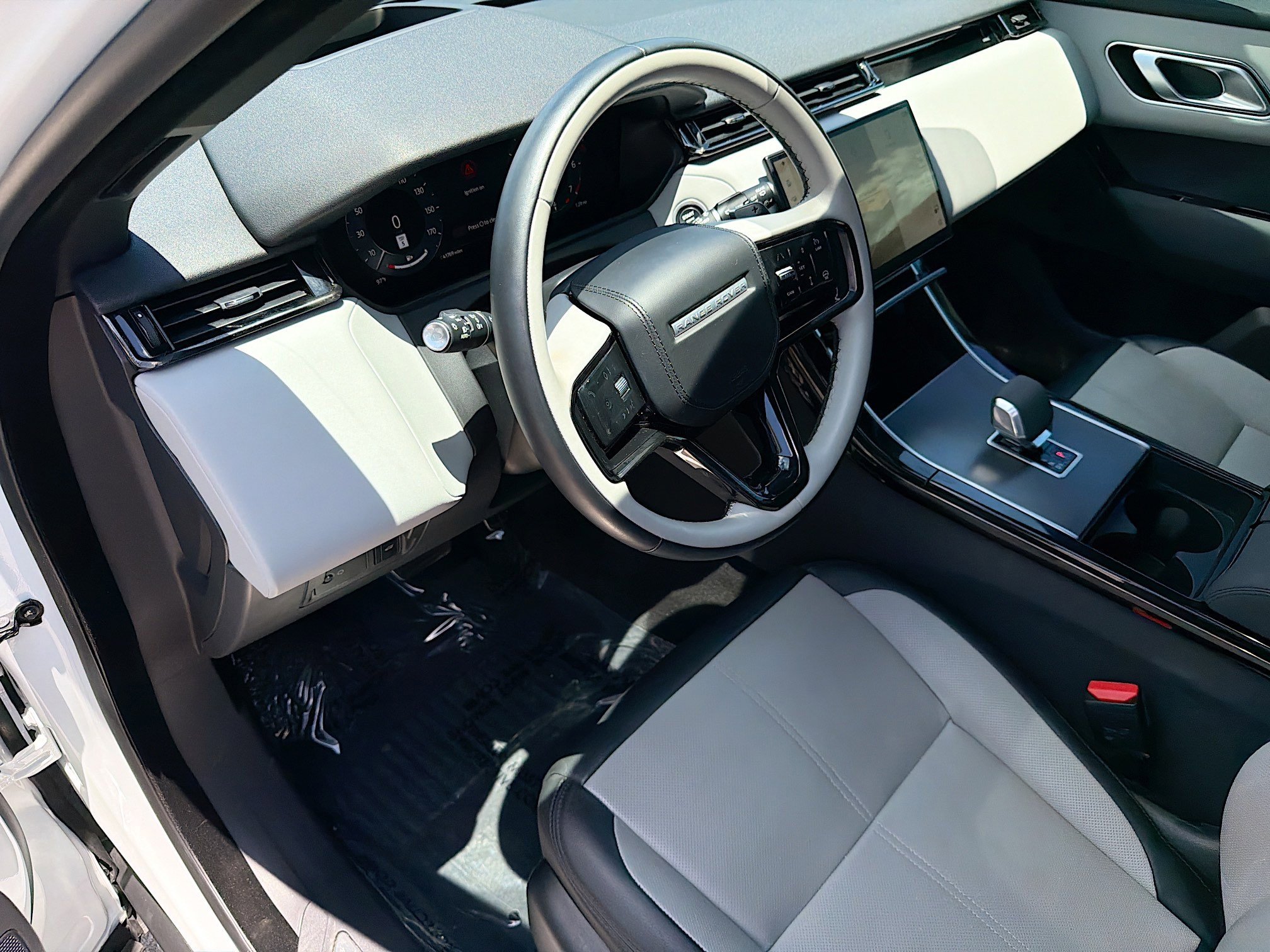 Certified Used 2024 Fuji White Land Rover Dynamic SE image 25