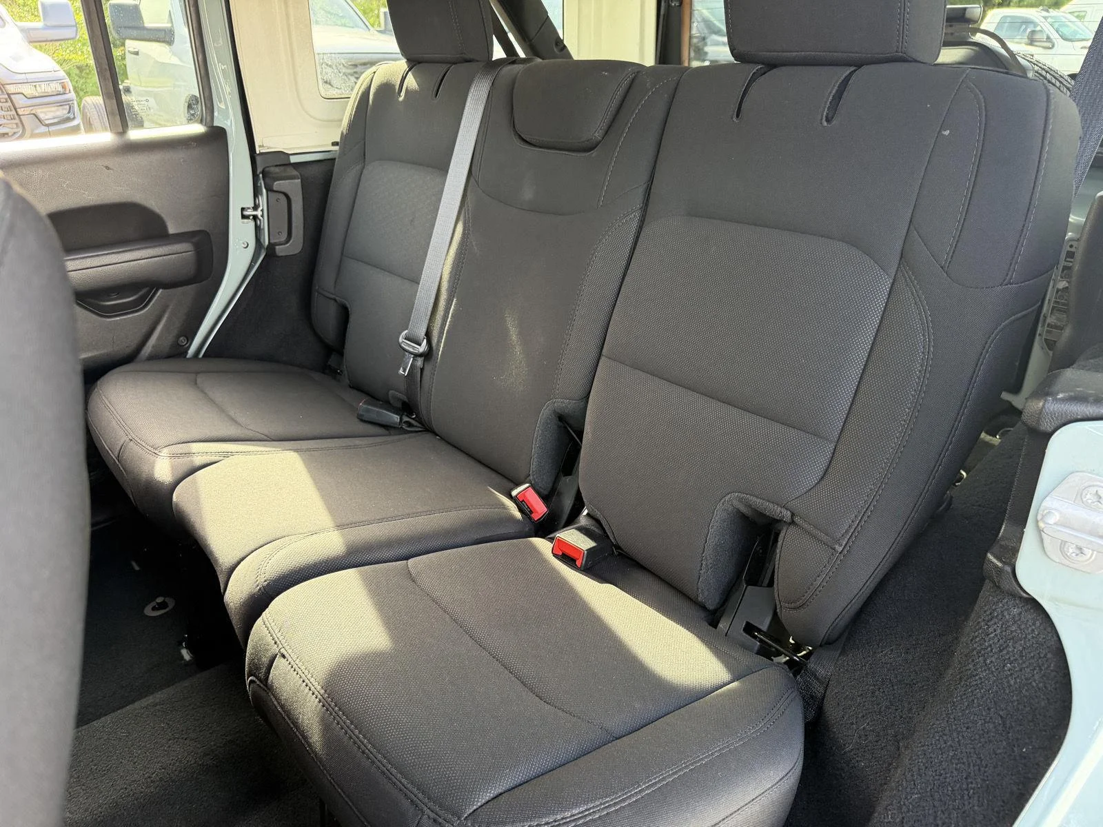 Used 2023 Earl Clearcoat Jeep Sport S image 18