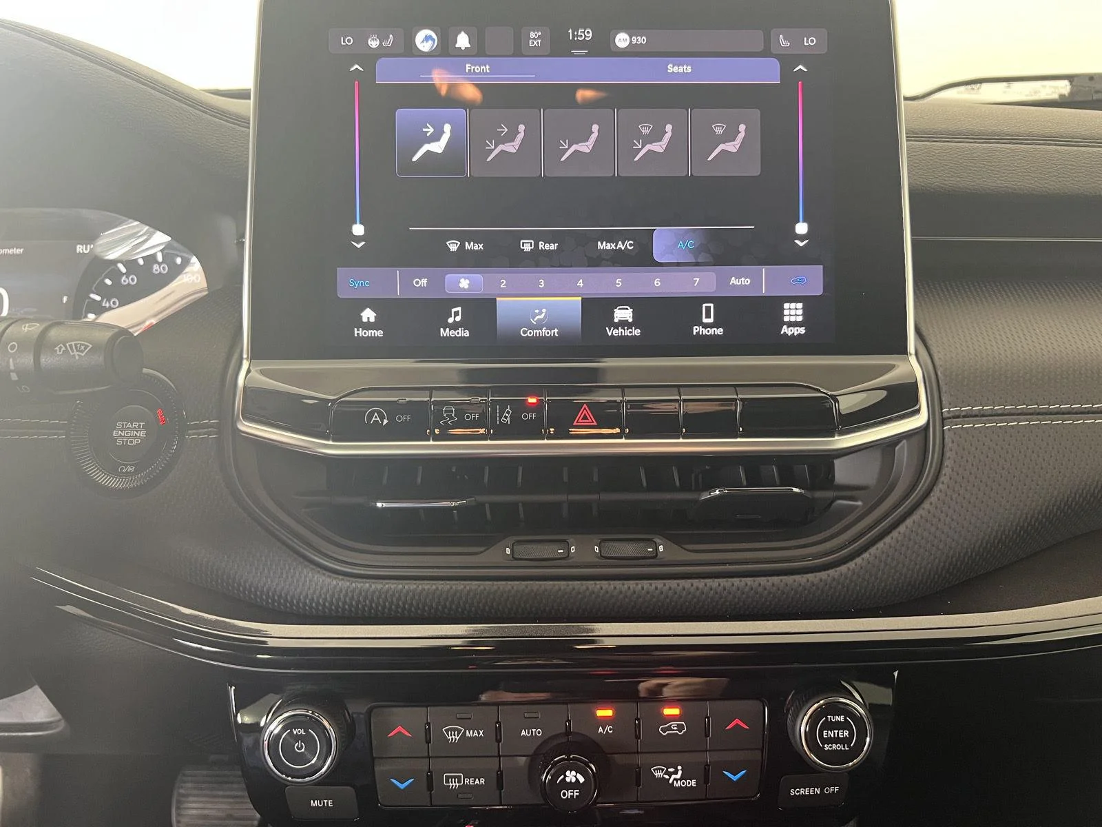 Used 2023  Jeep Altitude image 15