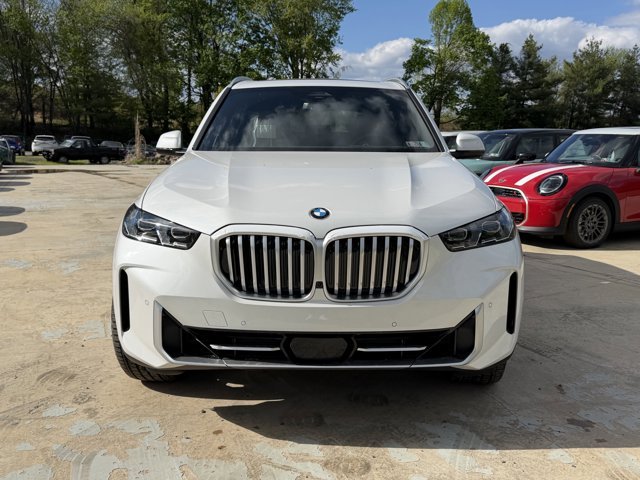 New 2026 Mineral White Metallic BMW xDrive40i image 2