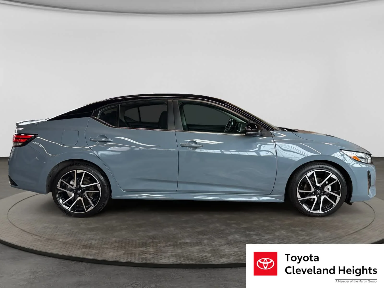 Used 2025 Atlantic Gray Metallic/Super Black Nissan SR image 4
