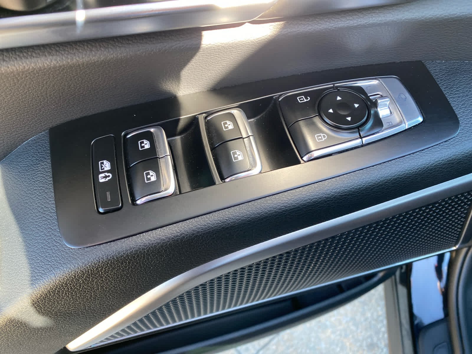 Used 2025  Kia EX X-Line image 7