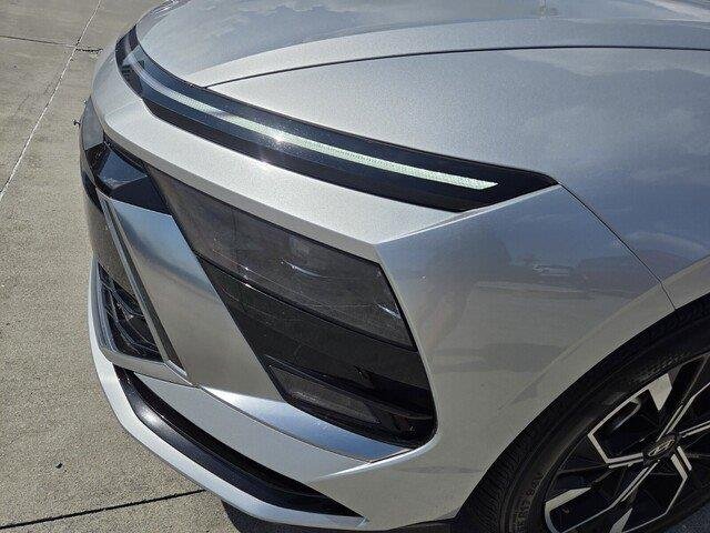 Used 2025 Aero Silver Hyundai SEL image 10