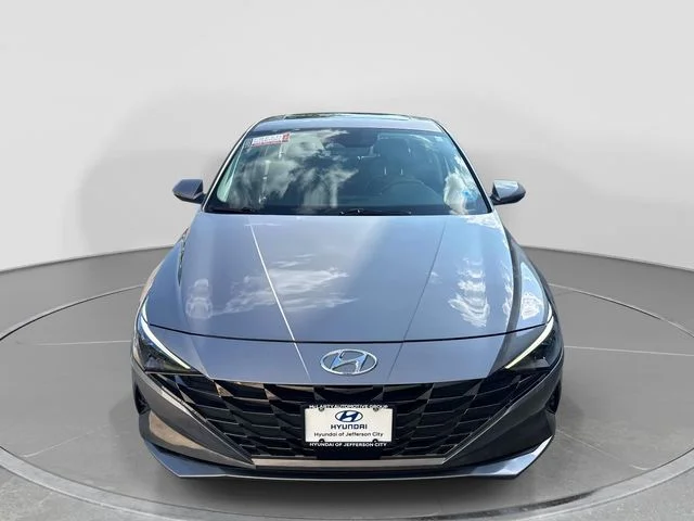 Used 2022 Silver Hyundai Limited image 2