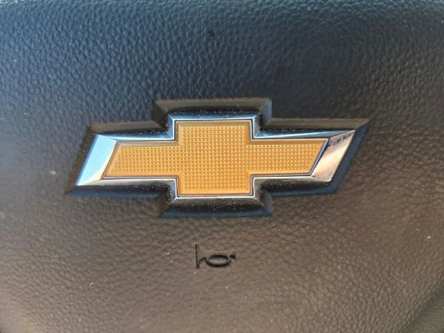 Used 2025 White Chevrolet LT image 33