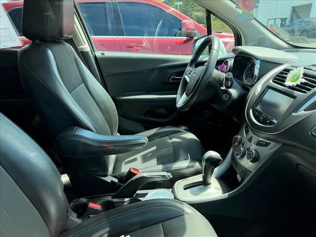 Used 2016 Silver Ice Metallic Chevrolet LT image 9