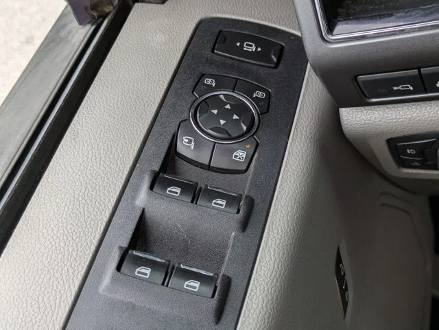 Certified Used 2019 Oxford White Ford XLT image 23