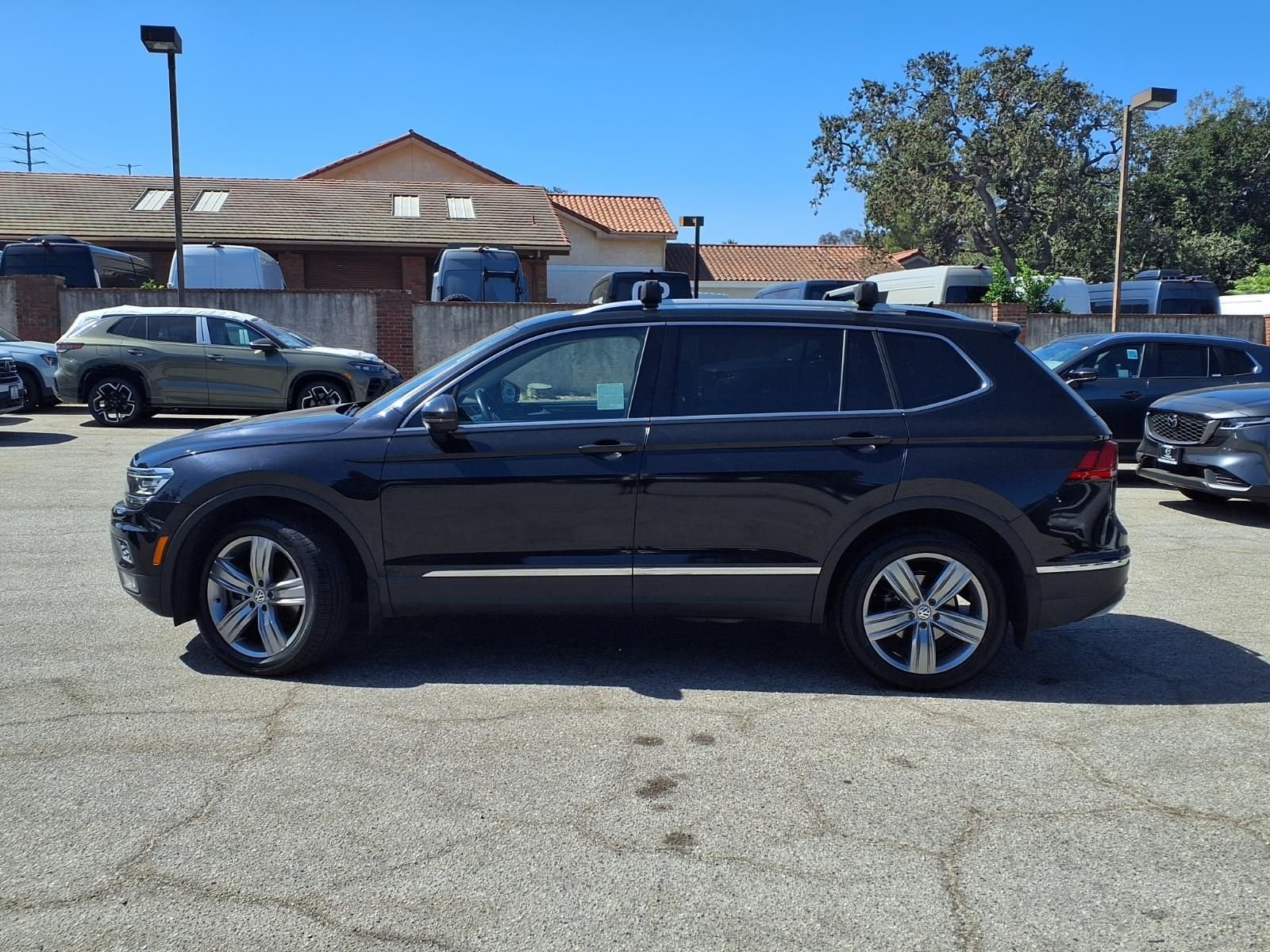 Used 2019 Black Volkswagen 2.0T SEL Premium image 3