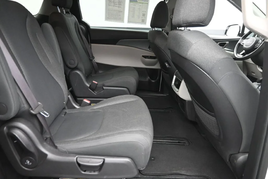 Used 2024 White Kia LX image 10