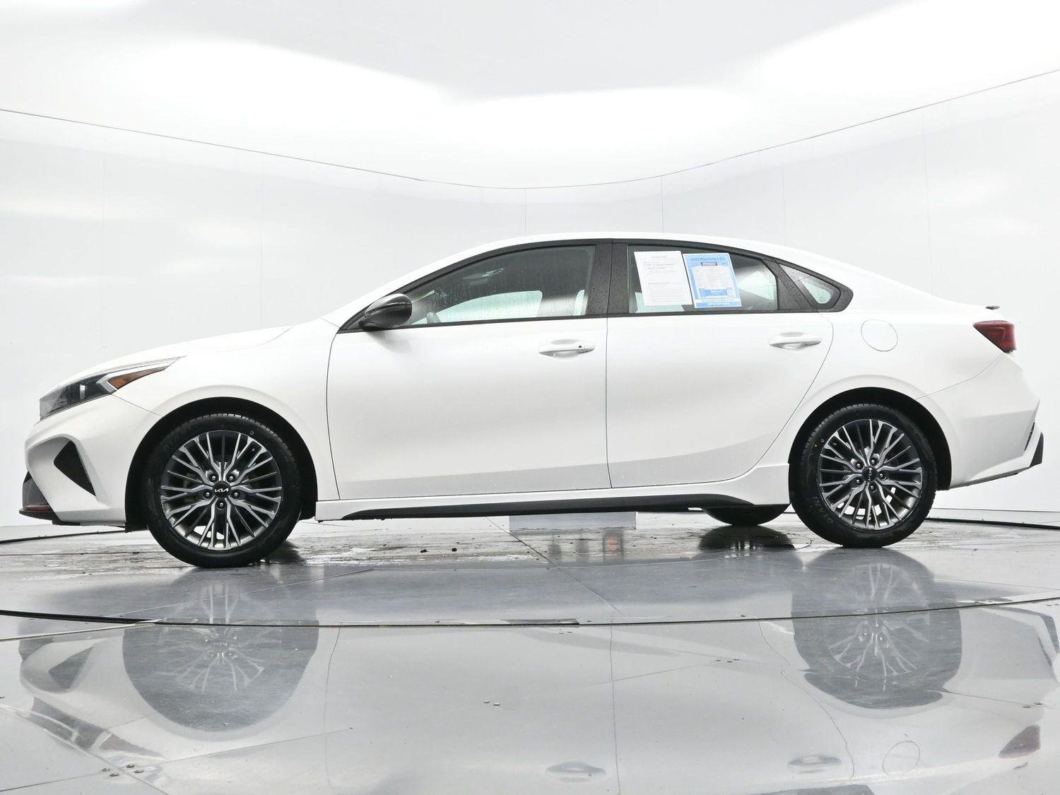 Used 2022 Snow White Pearl Kia GT-Line image 48