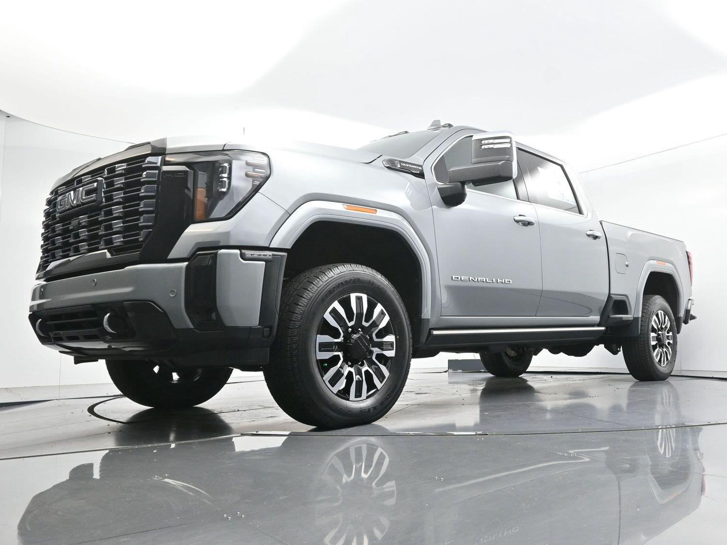 Used 2025 Sterling Metallic GMC Denali Ultimate image 46