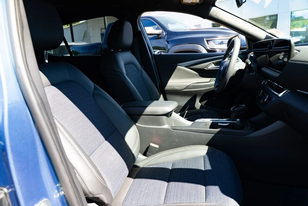 Used 2025 Blue Buick Preferred image 23