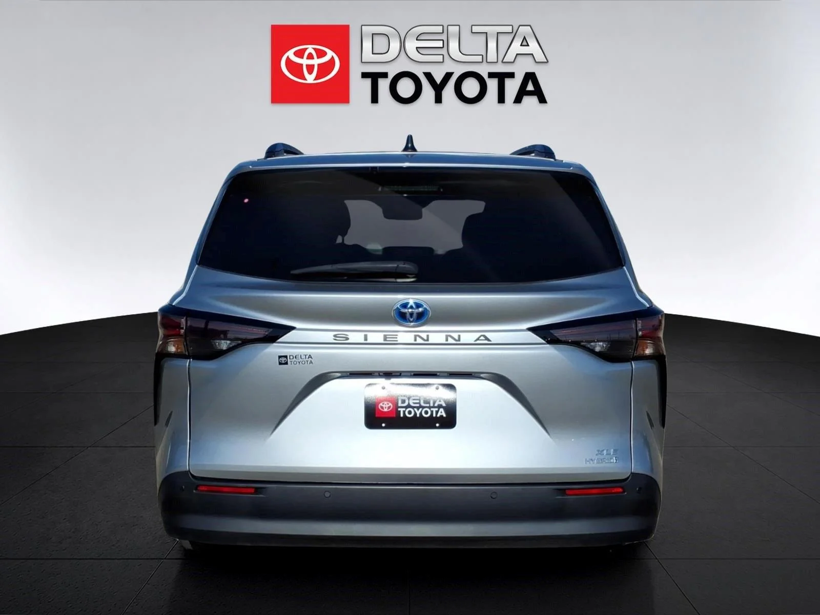 Used 2023 Celestial Silver Metallic Toyota XLE 7-Passenger image 4