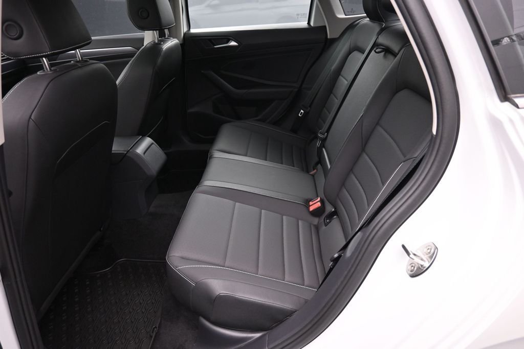 Used 2024 White Volkswagen 1.5T SE image 25