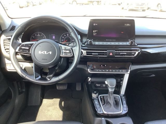 Used 2022 Black Kia EX image 11