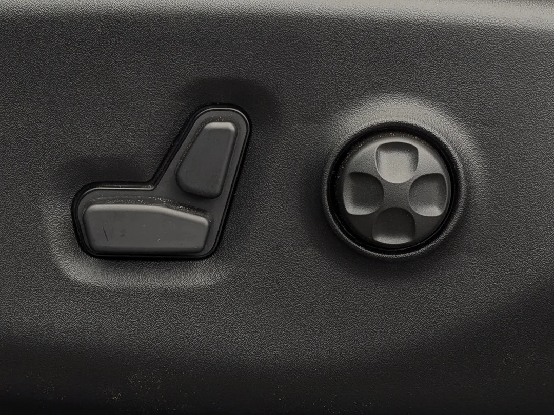 New 2026 Black Chrysler Select - - FWD - 360 Camera - FAV Edition - Power Liftgate - Remote Start & More! image 13