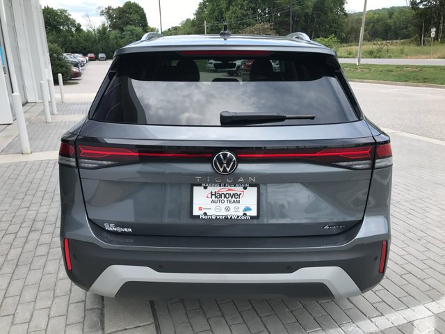 New 2026 Platinum Gray Metallic Volkswagen SE image 7