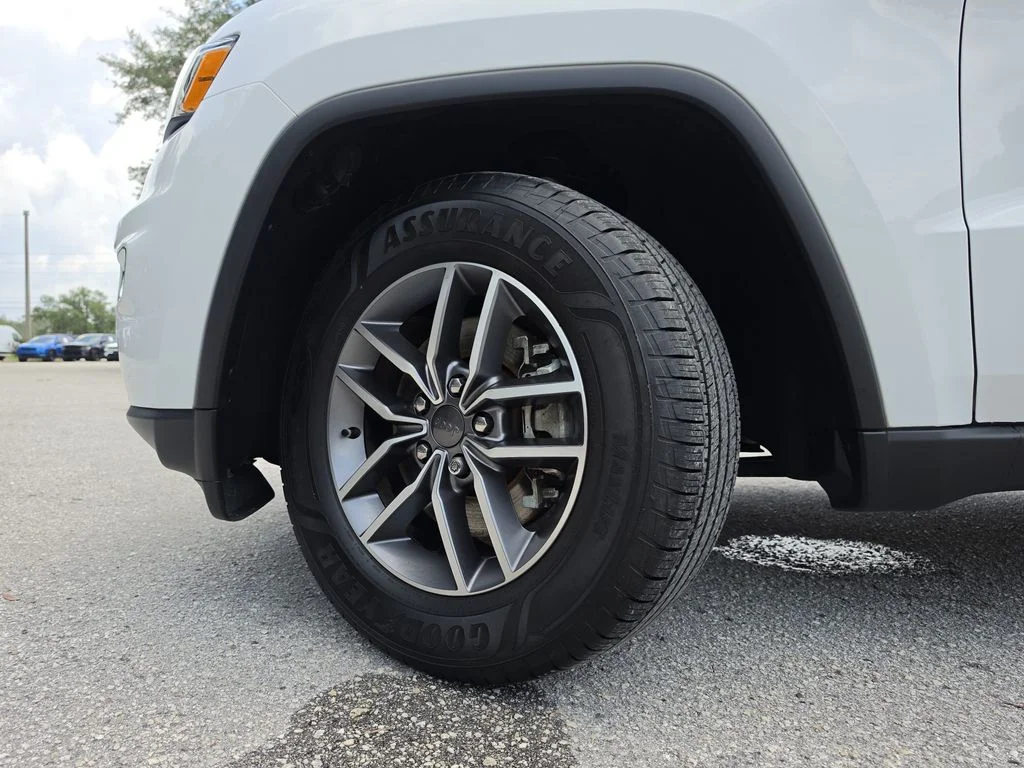Certified Used 2021 Bright White Clearcoat Jeep Limited image 35