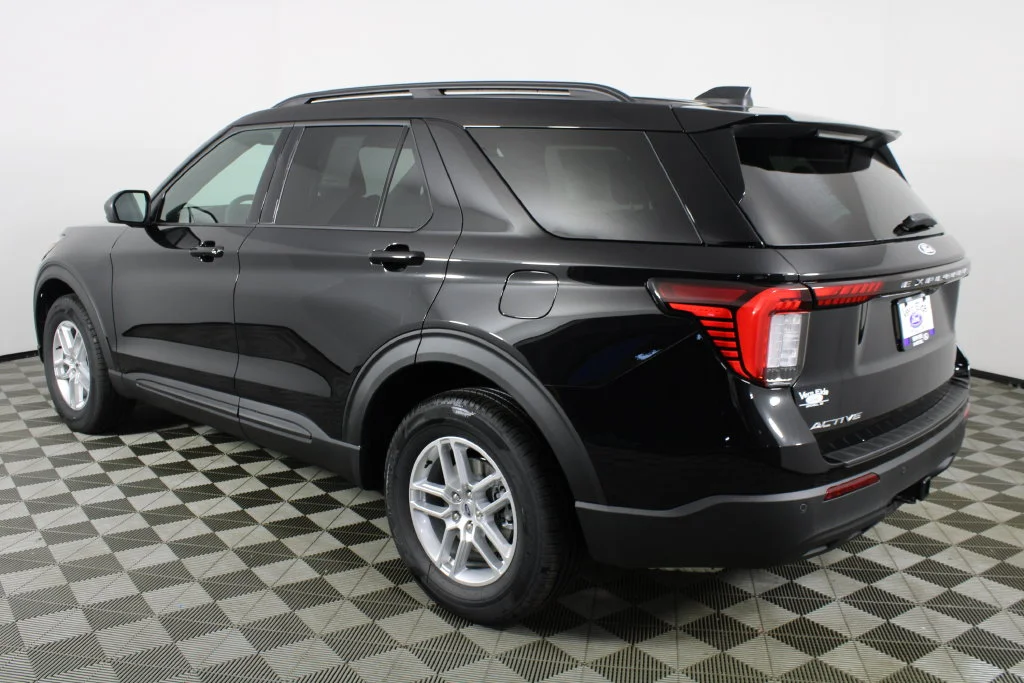 New 2027 Black Ford Active image 4