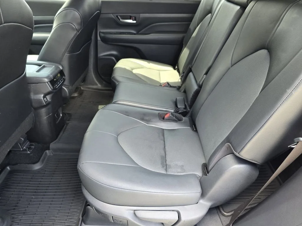 Used 2024 Wind Chill Pearl Toyota XLE image 28
